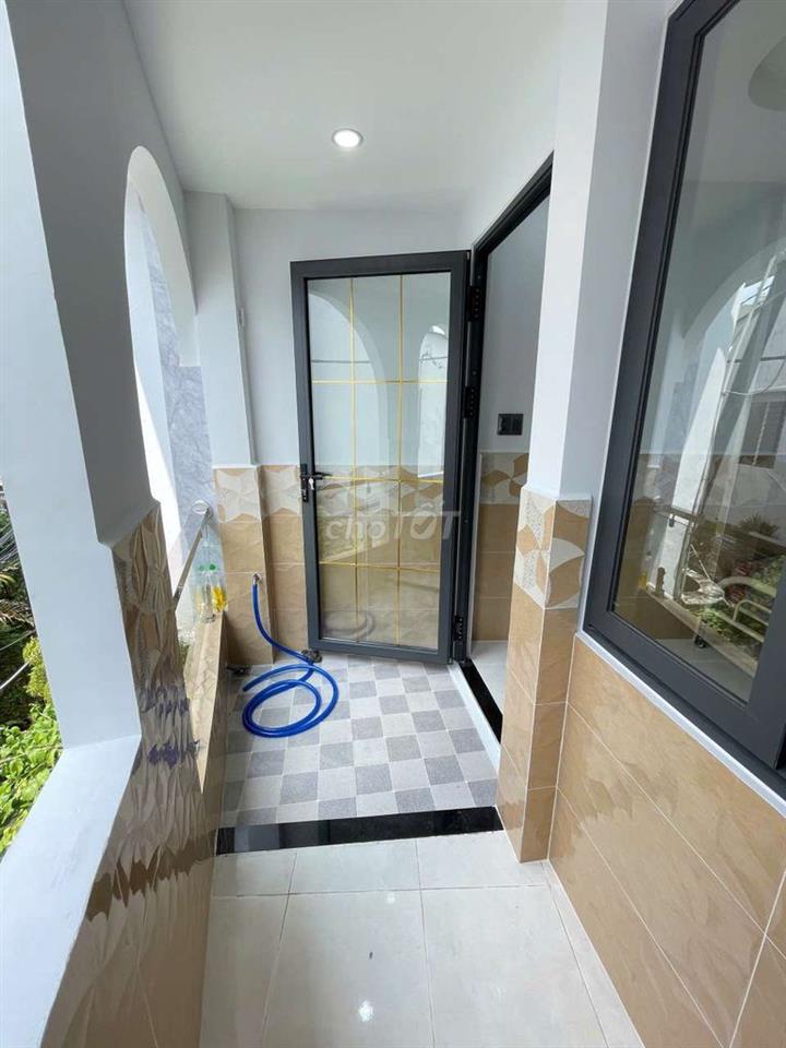 căn nhà hẻm trục thông ngay ngã 5 Quang Trung