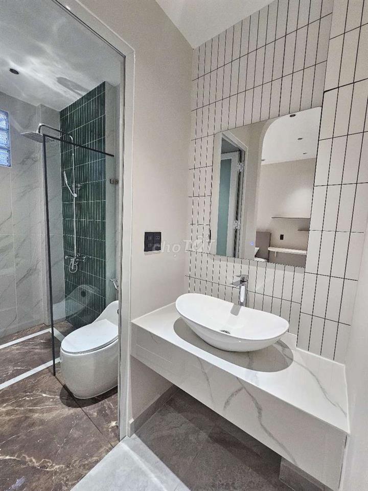 căn nhà đường xe hơi 1 trục mặt tiền vào