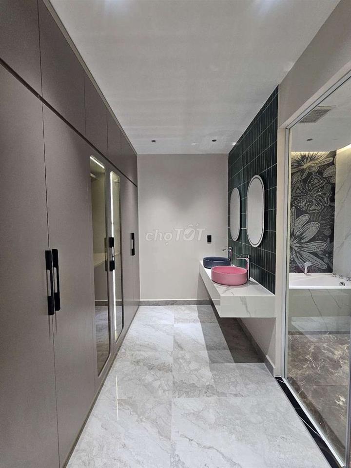 căn nhà đường xe hơi 1 trục mặt tiền vào
