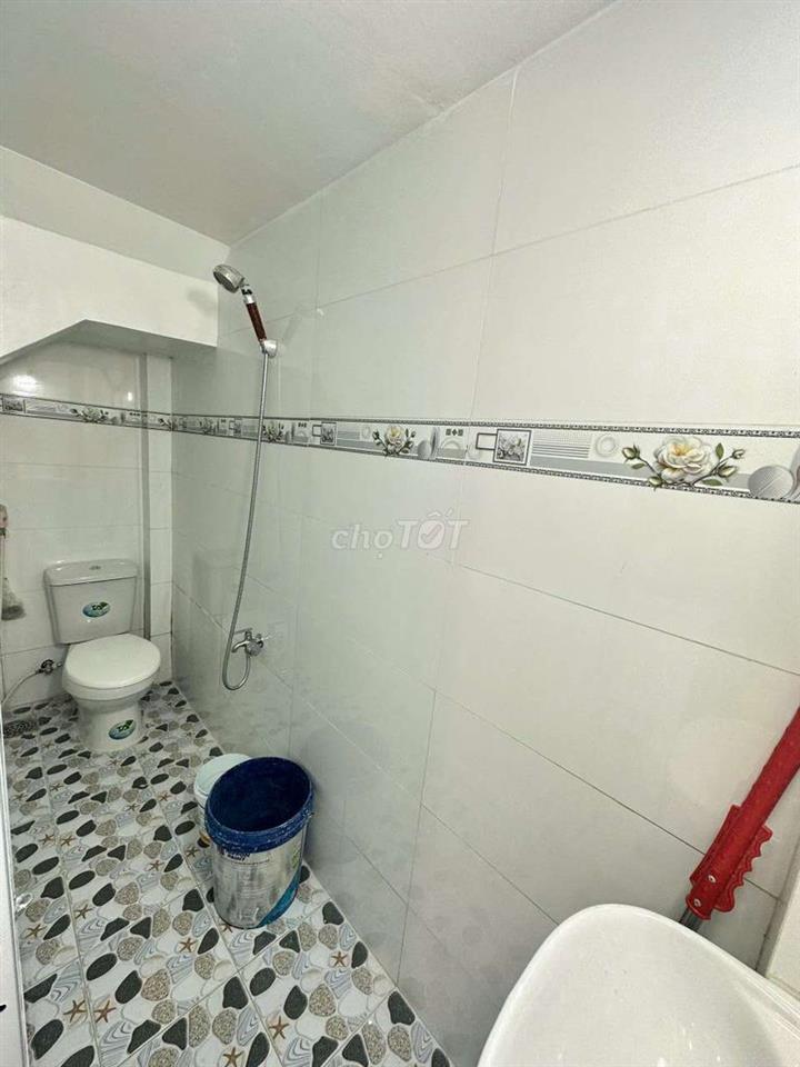 Căn nhà nhỏ hẻm xe hơi còn mới như hình