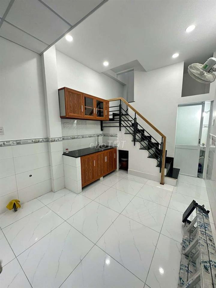 Căn nhà nhỏ hẻm xe hơi còn mới như hình