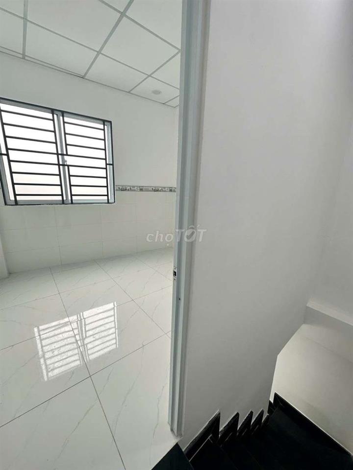 Căn nhà nhỏ hẻm xe hơi còn mới như hình