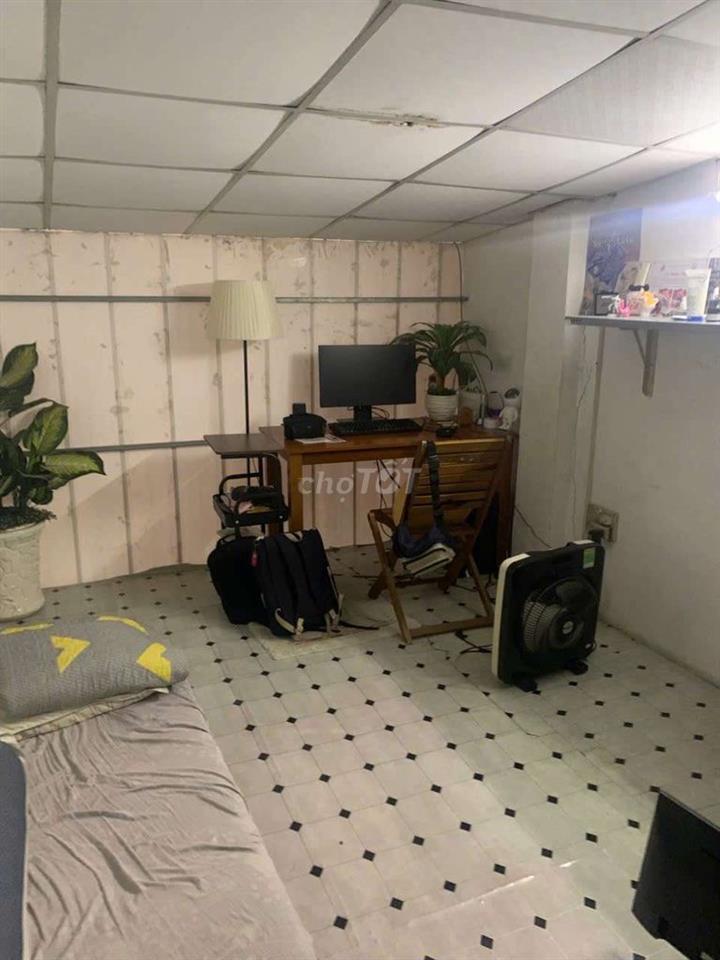 Nguyên căn mặt tiền hẻm đang làm nail, spa 