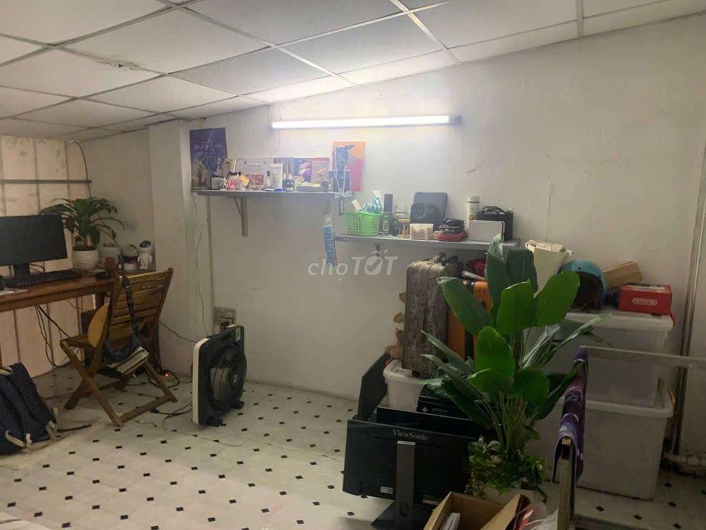 Nguyên căn mặt tiền hẻm đang làm nail, spa 