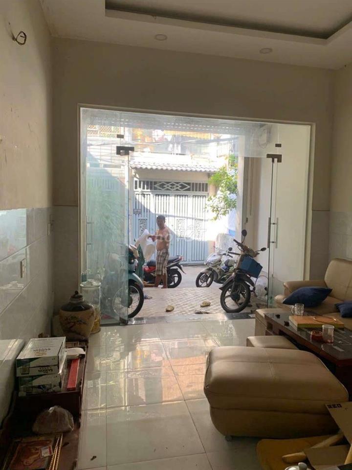 căn nhà 2 lầu vị trí đẹp ra Nguyễn Văn Lượng