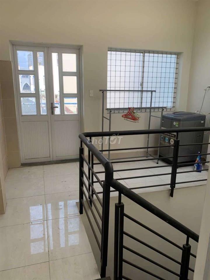 căn nhà 2 lầu vị trí đẹp ra Nguyễn Văn Lượng