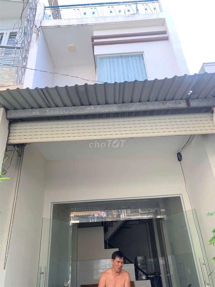 căn nhà 2 lầu vị trí đẹp ra Nguyễn Văn Lượng