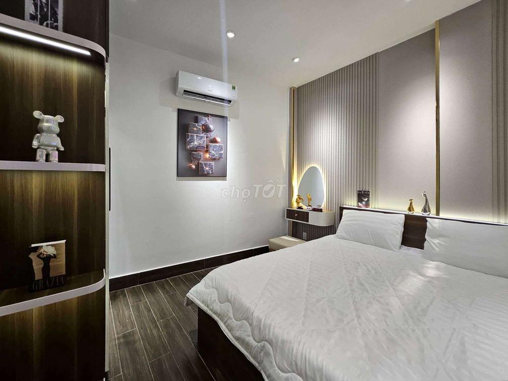căn nhà hẻm xe hơi sát mặt tiền
