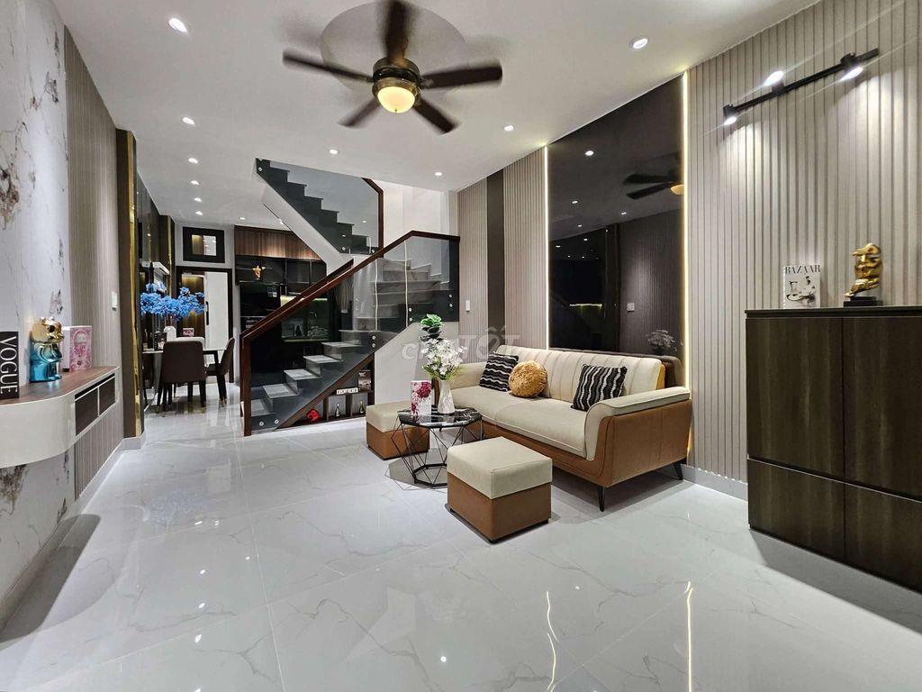 căn nhà hẻm xe hơi sát mặt tiền