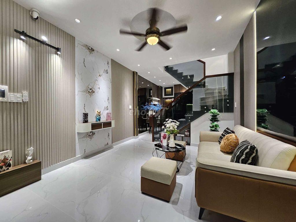 căn nhà hẻm xe hơi sát mặt tiền