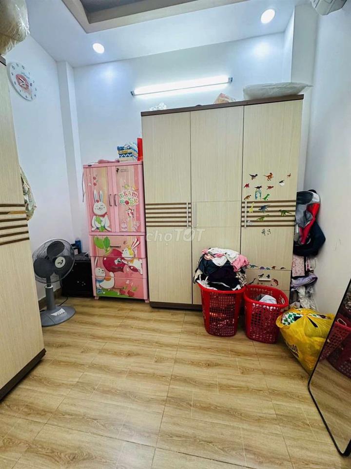 CĂN NHÀ 2 LẦU VỊ TRÍ ĐẸP XE HƠI TỚI CƯA 