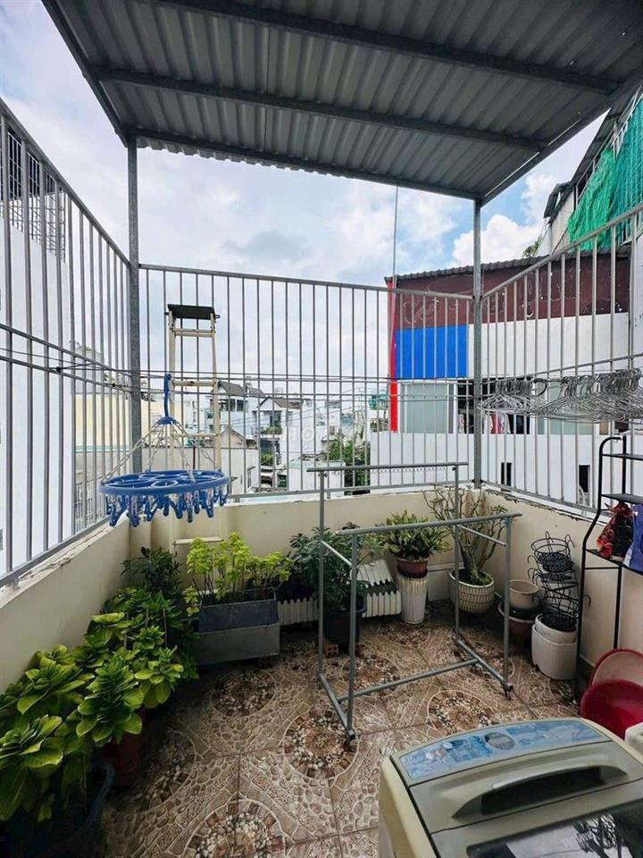 CĂN NHÀ 2 LẦU VỊ TRÍ ĐẸP XE HƠI TỚI CƯA 