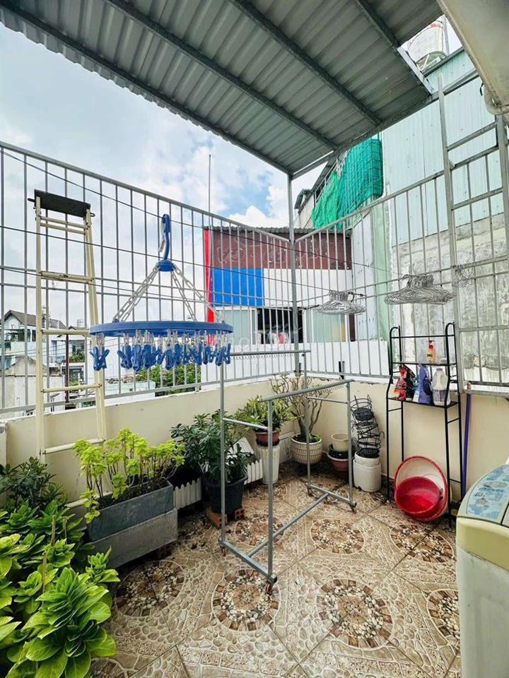 CĂN NHÀ 2 LẦU VỊ TRÍ ĐẸP XE HƠI TỚI CƯA 