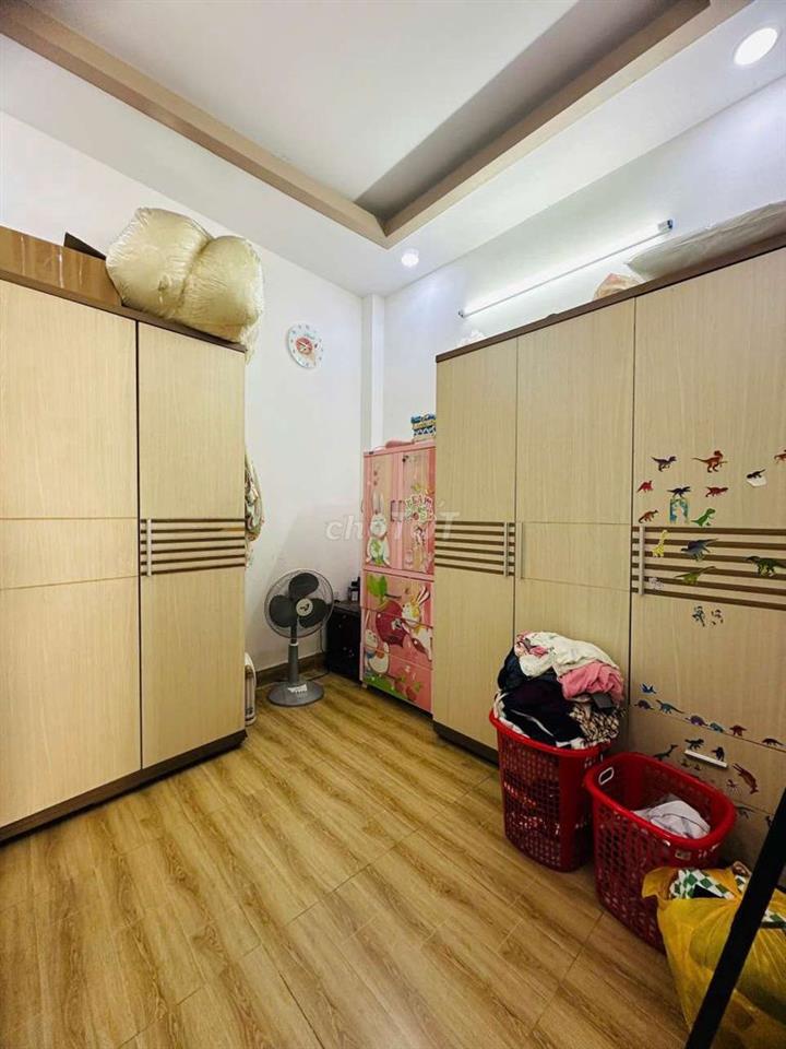 CĂN NHÀ 2 LẦU VỊ TRÍ ĐẸP XE HƠI TỚI CƯA 