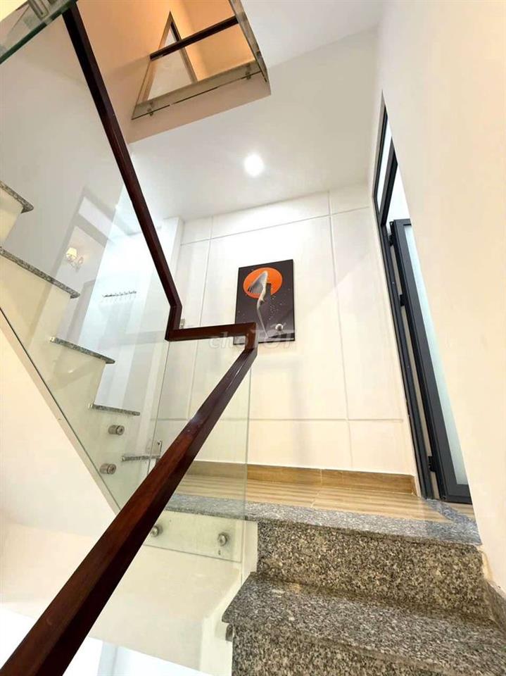 căn nhà 3 lầu 3 phòng ngủ giá mềm èo luôn