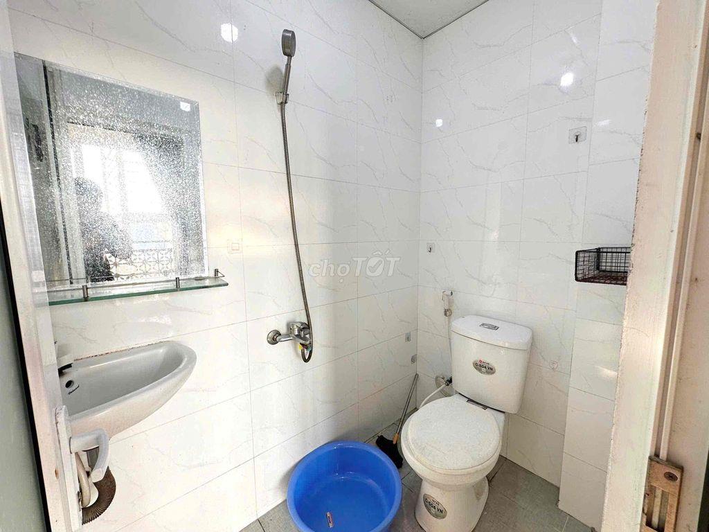 CHO THUÊ PHÒNG BAN CÔNG NGAY EMAT PHAN HUY ÍCH NHÀ THANG MÁY