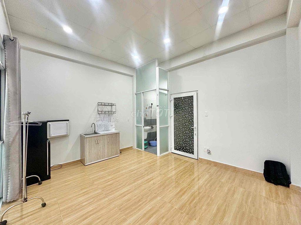 CHO THUÊ PHÒNG BAN CÔNG FULL NỘI THẤT SIÊU THOÁNG NGAY CHỢ THẠCH ĐÀ