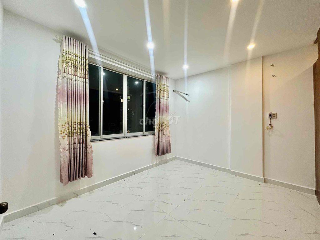 CHO THUÊ 2 NGỦ CỬA SỔ TRỜI SIÊU THOÁNG NHÀ CÓ THANG MÁY Ở ĐƯỢC LIỀN