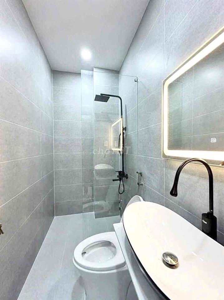 CHO THUÊ PHÒNG CỬA SỔ TRỜI FULL NỘI THẤT NGAY PHẠM VĂN CHIÊU GẦN EMART