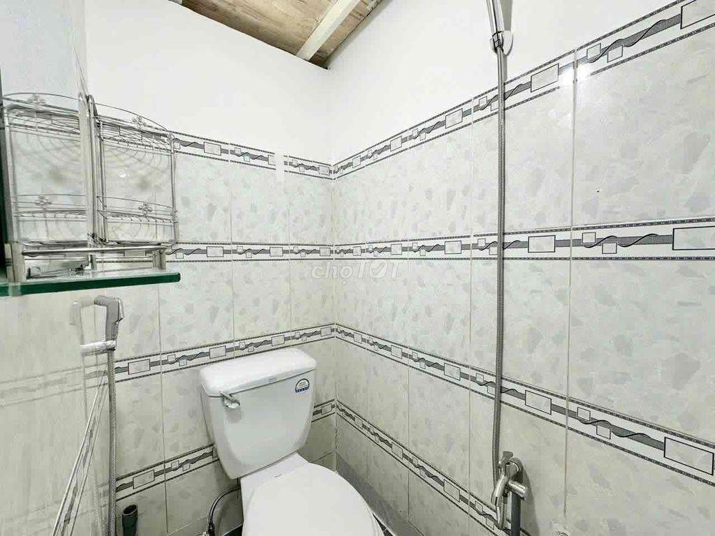 CHO THUÊ PHÒNG TRỌ 30m2 GÁC CAO, GẦN ĐẠI HỌC VĂN LANG, IUH, CÔNG VIÊN