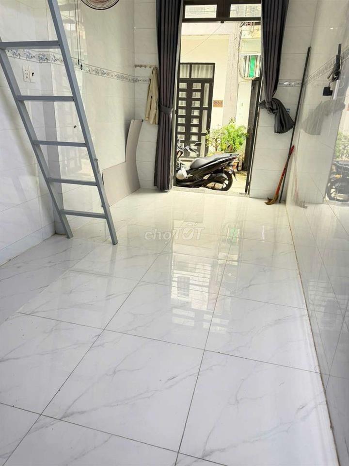 KIOT FULL NT NGAY NGUYỄN THÁI SƠN ĐI BỘ QUA VLU