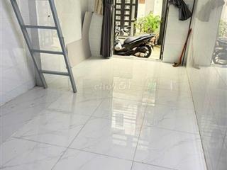 KIOT FULL NT NGAY NGUYỄN THÁI SƠN ĐI BỘ QUA VLU