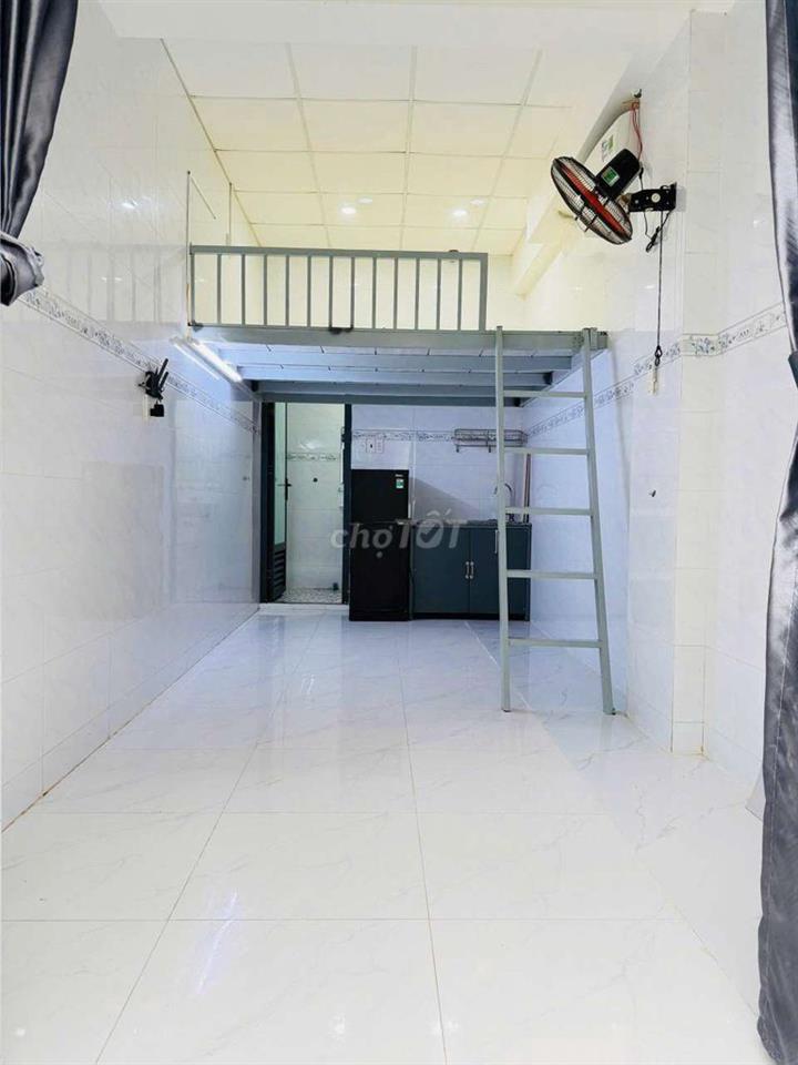 KIOT FULL NT NGAY NGUYỄN THÁI SƠN ĐI BỘ QUA VLU