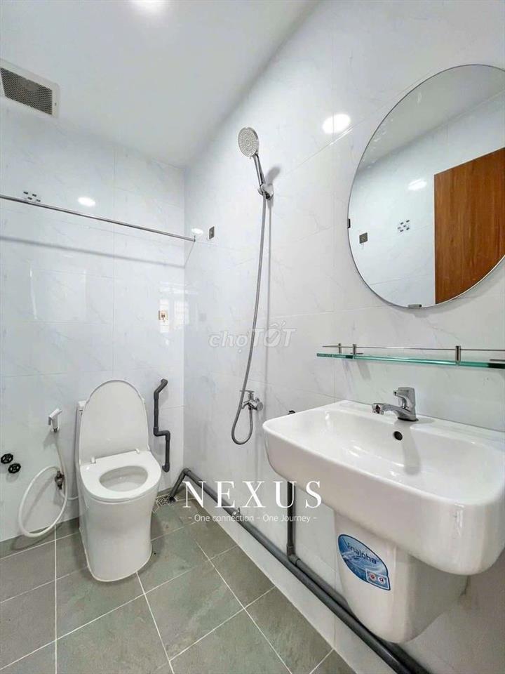 Studio full nội thất cửa sổ trời bao thoáng