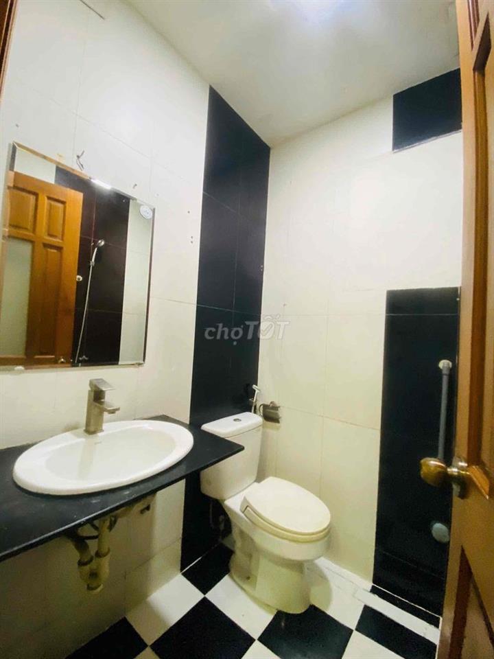 TRỐNG LẠI 2PN CHO NHÓM BẠN MUỐN Ở CHUNG HOẶC GIA ĐÌNH