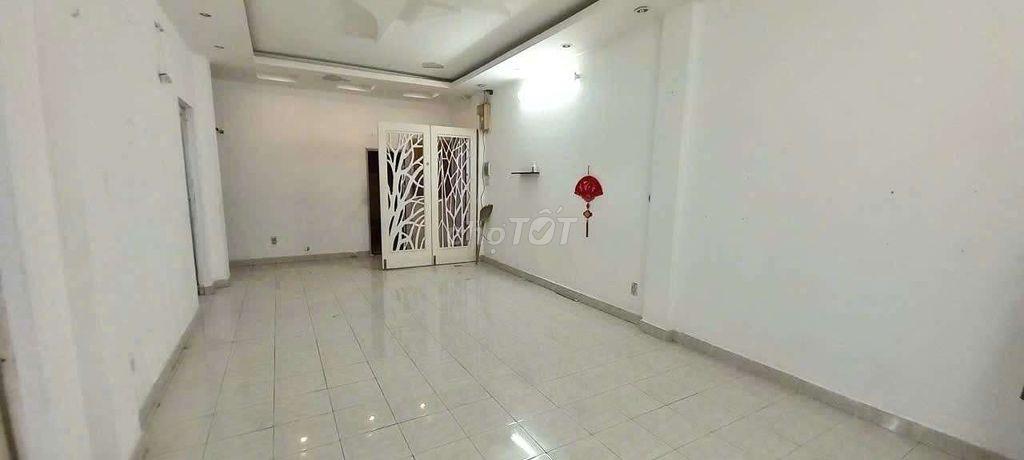 Cho thuê chung cư lầu 4 giá siêu rẻ, siêu rộng
