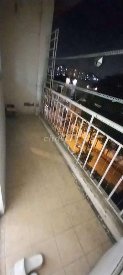 Cho thuê chung cư lầu 4 giá siêu rẻ, siêu rộng