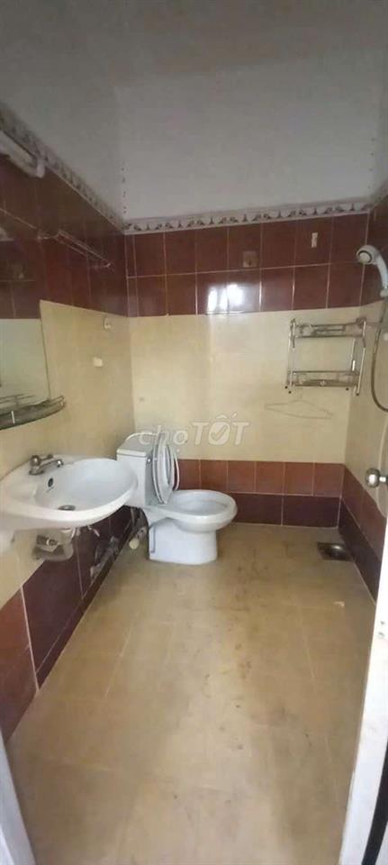 Cho thuê chung cư lầu 4 giá siêu rẻ, siêu rộng