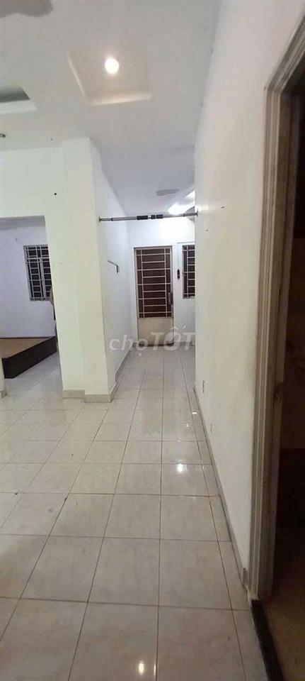Cho thuê chung cư lầu 4 giá siêu rẻ, siêu rộng