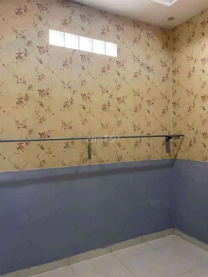 Cho thuê nhà giá rẻ ngay trung tâm kèm 3 máy lạnh
