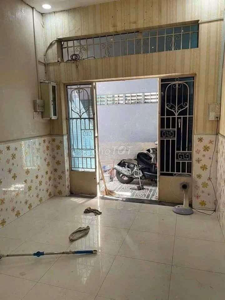 Cho thuê nhà giá rẻ ngay trung tâm kèm 3 máy lạnh