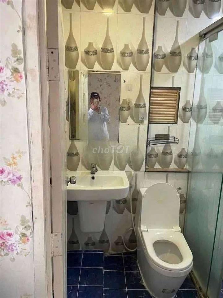Cho thuê nhà giá rẻ ngay trung tâm kèm 3 máy lạnh