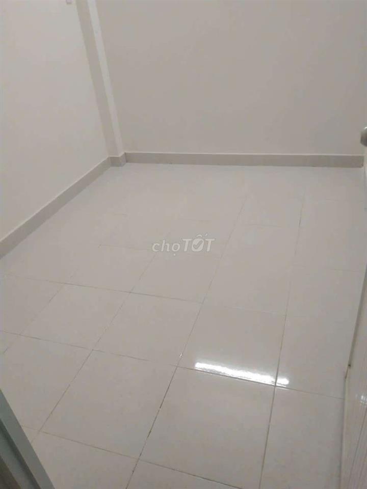 Cho thuê nhà giá rẻ sát emart phan huy ích