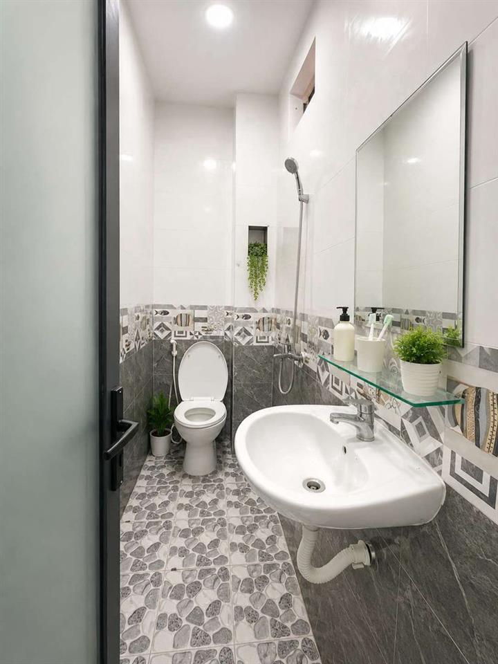 Nhà đẹp 2 máy lạnh wc riêng từng phòng