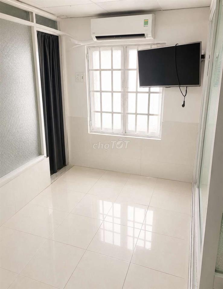 Nhà nhỏ giáp bình thạnh có máy lạnh, tivi