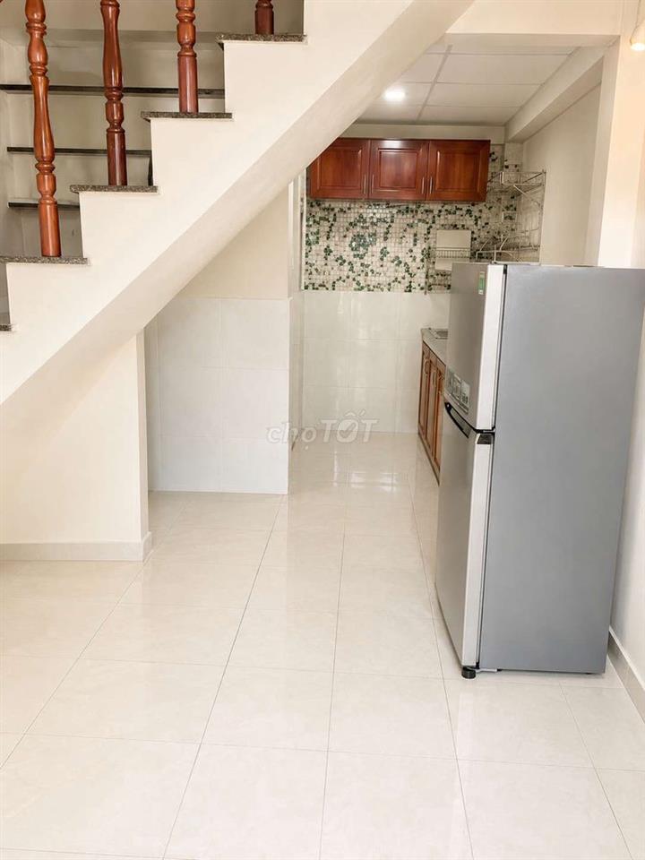 Nhà nhỏ giáp bình thạnh có máy lạnh, tivi