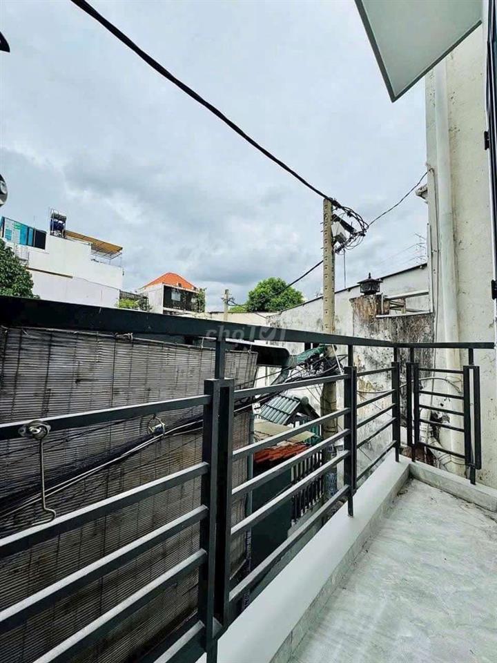 Nhà đẹp trống sẵn gần trung tâm
