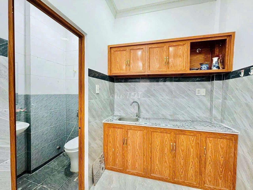 Nhà đẹp trống sẵn gần trung tâm