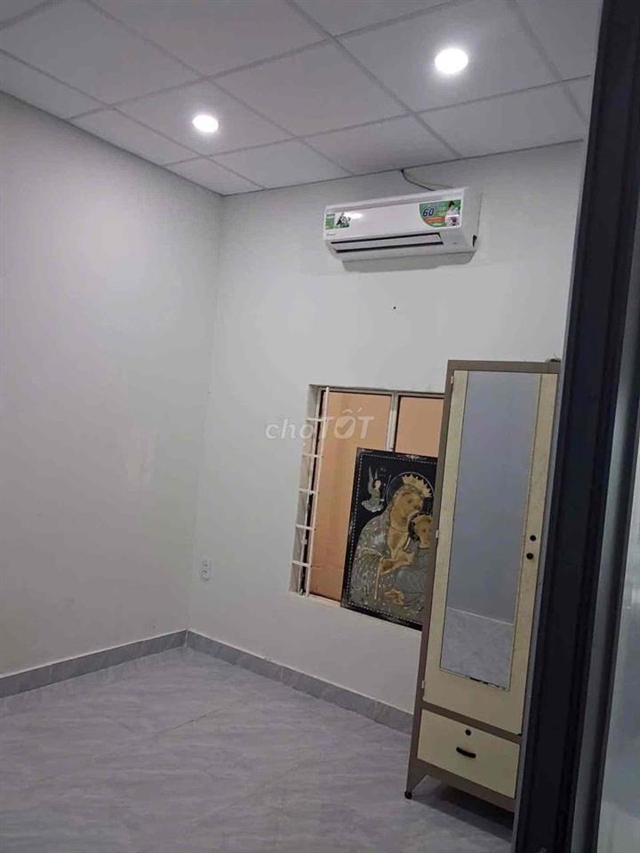Nhà hẻm rộng 4m có 2 pn 2wc, mới và sạch sẽ