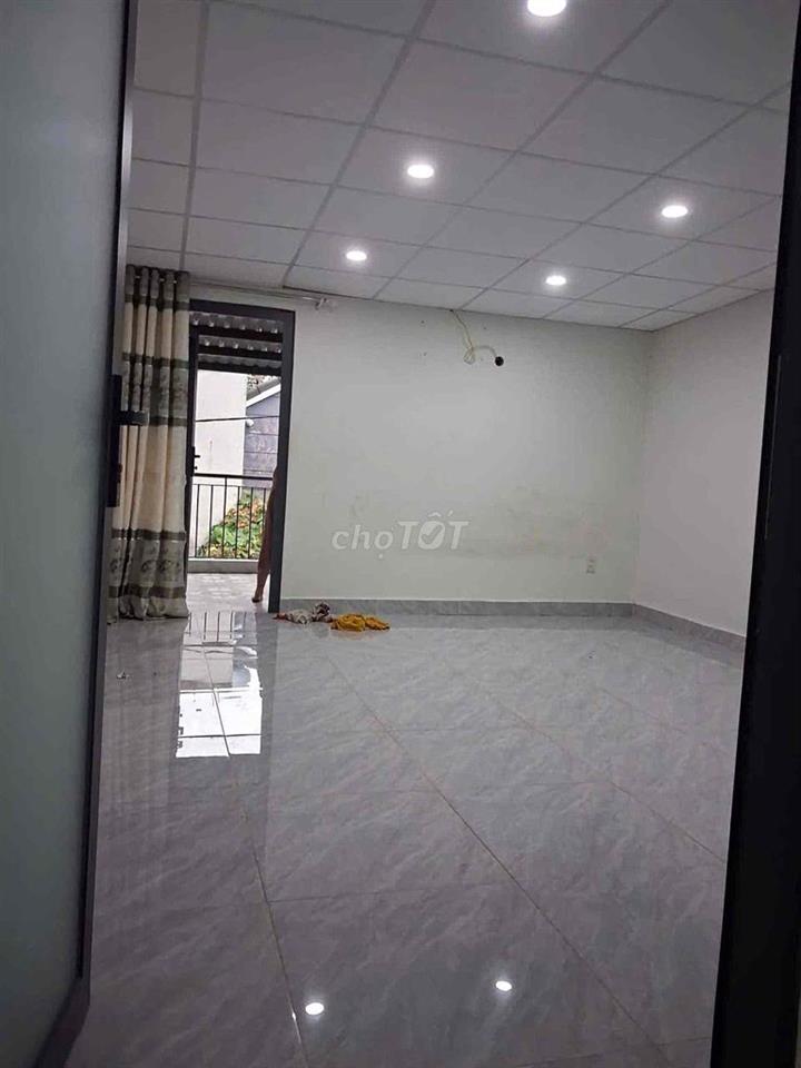 Nhà hẻm rộng 4m có 2 pn 2wc, mới và sạch sẽ