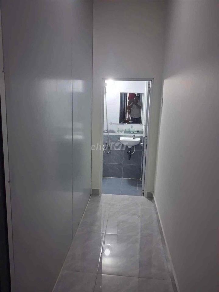 Nhà hẻm rộng 4m có 2 pn 2wc, mới và sạch sẽ