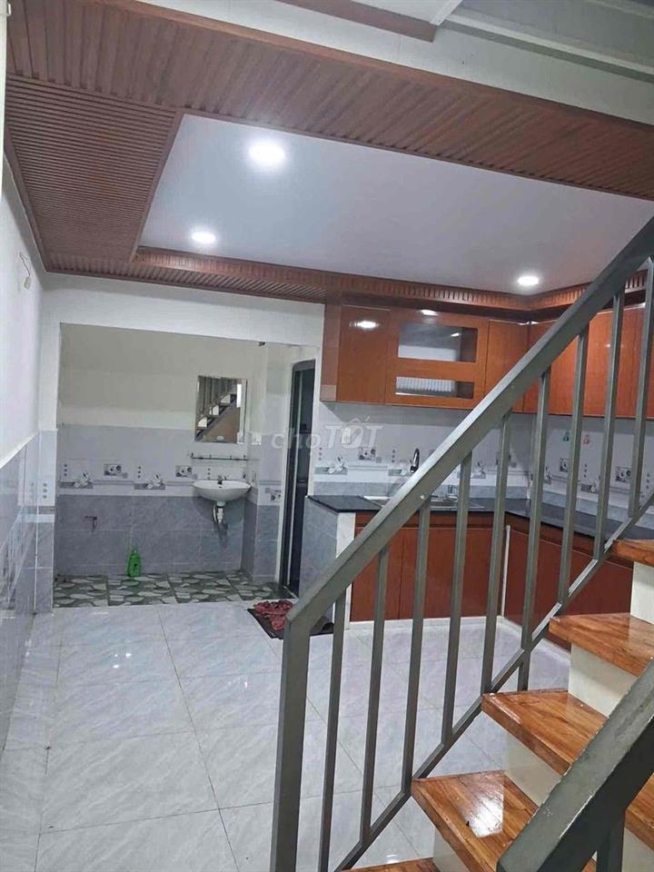 Nhà hẻm rộng 4m có 2 pn 2wc, mới và sạch sẽ
