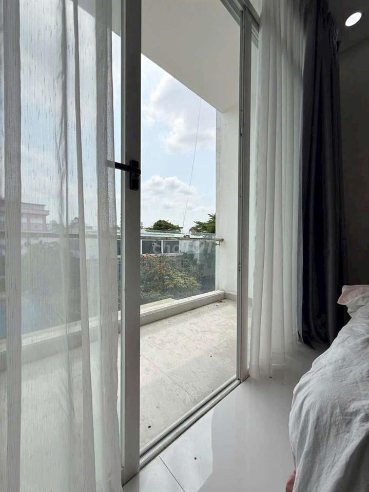 Căn hộ ban công , rộng ,cây cảnh thoáng mát