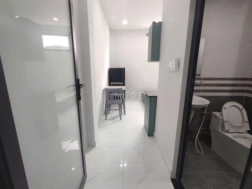 Căn hộ cửa sổ gió trời ,thoáng mát