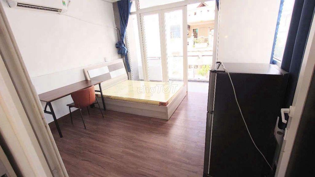 Ban Công ,Tách bếp ,máy giặt riêng