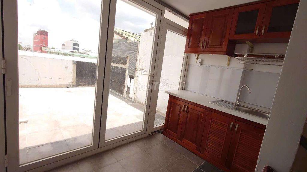 Ban Công ,Tách bếp ,máy giặt riêng